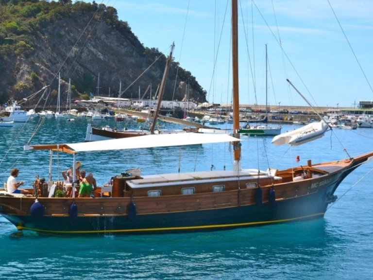 Pronajmout Motorová loď se skipperem či ne SIMEONI v Chiavari