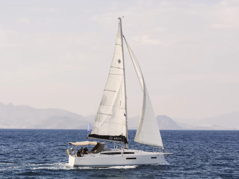 Jeanneau Sun Odyssey 380 jednotlivci a charterové společnosti v Rhodos