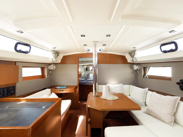 Bénéteau Oceanis 41.1 jednotlivci a charterové společnosti v Kos