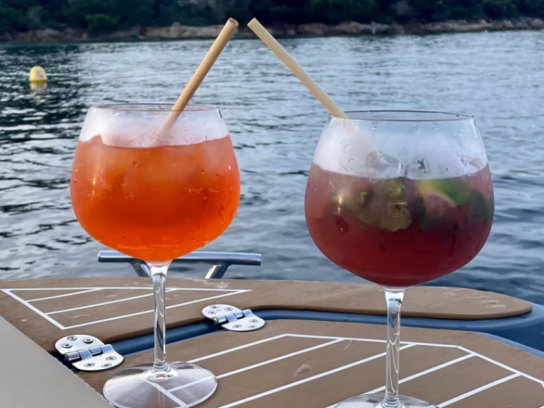 Pronajmout si Jeanneau CAP CAMARAT v Antibes