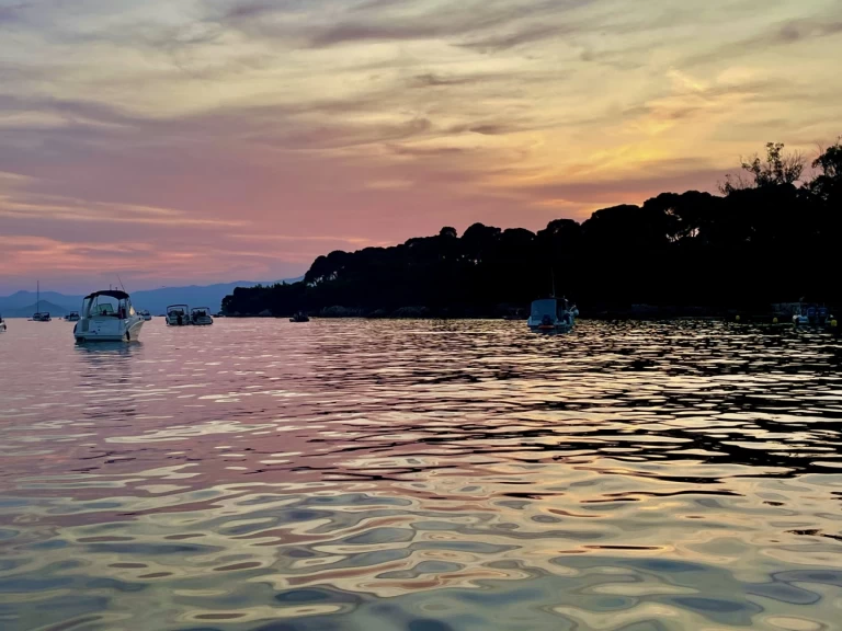 Pronájem lodi Antibes lákavé ceny CAP CAMARAT