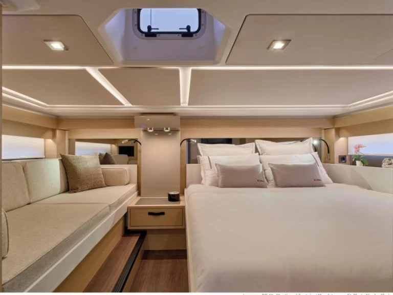 Jeanneau DB/43 jednotlivci a charterové společnosti v Marina de Portimão