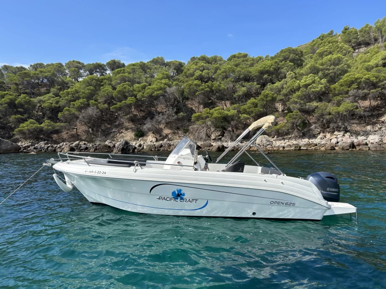 Pronajmout si Pacific Craft Pacific Craft 625 Open v Roses