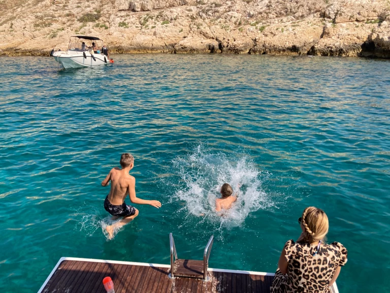 Plachetnice k pronájmu v Gustavia za nejlepší cenu
