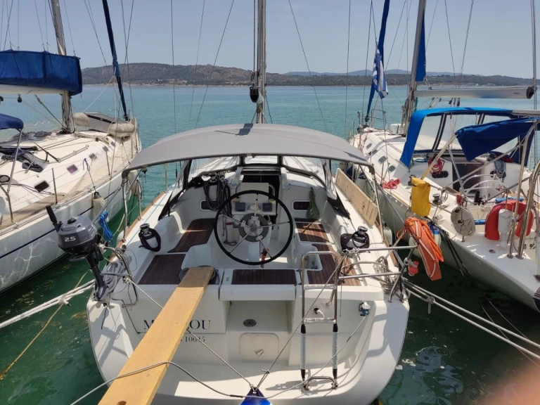 Bénéteau Oceanis 34 jednotlivci a charterové společnosti v Nea Peramos