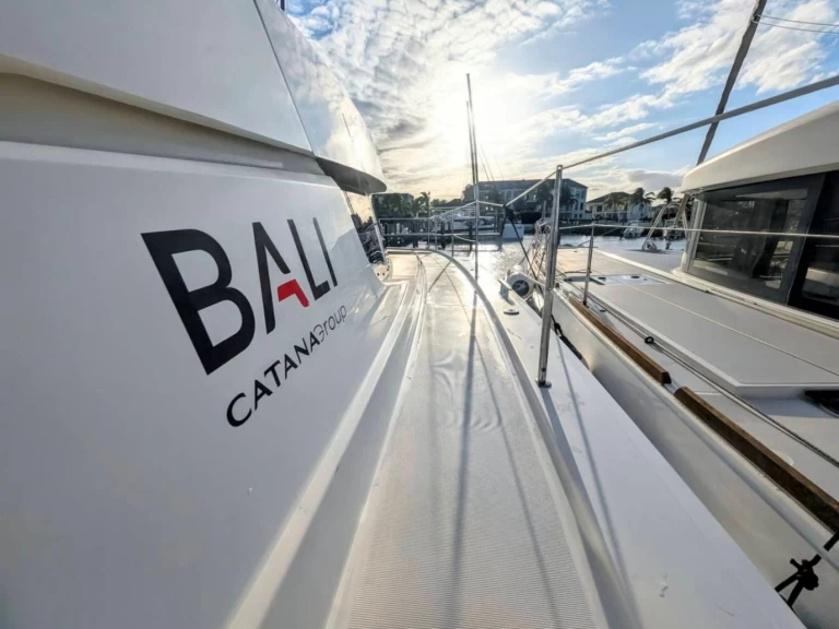 Pronájem lodi Bali Bali 4.4 v Nassau na Samboatu