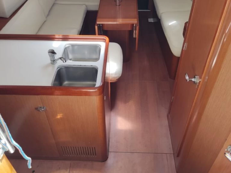 Plachetnice k pronájmu v Nea Peramos za nejlepší cenu