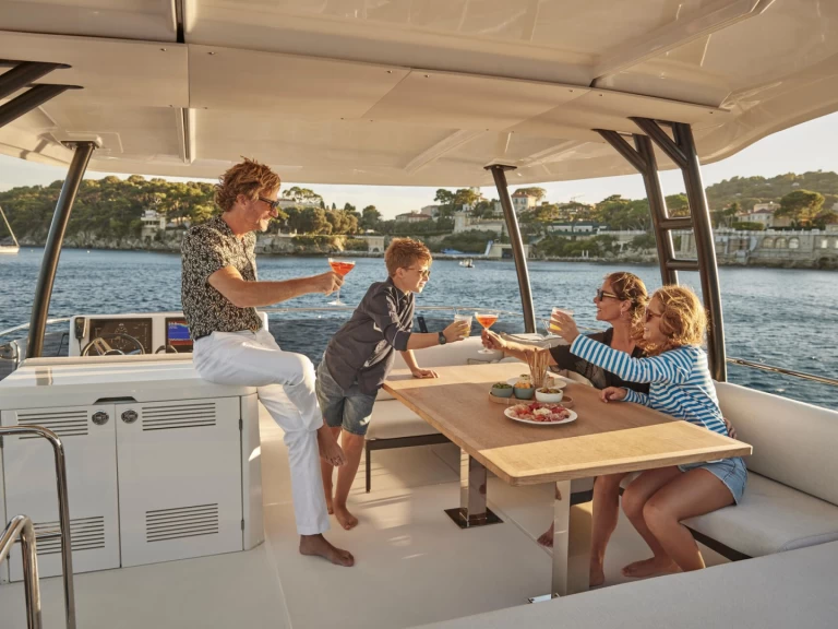 Pronajmout si Jeanneau M48 v Capo d'Orlando