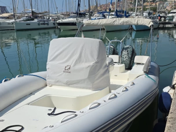 Pronájem lodi Zodiac NZ-O 760 v Menton na Samboatu