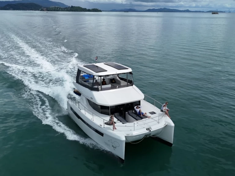 Robertson and Caine Leopard 40 PC jednotlivci a charterové společnosti v Amphoe Mueang Phuket
