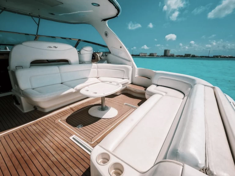 Pronájem lodi Cancún lákavé ceny Sea Ray 460