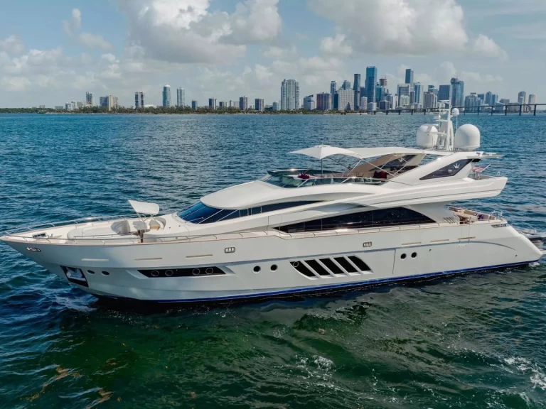 Pronajmout si Dominator 28M v South Miami Beach