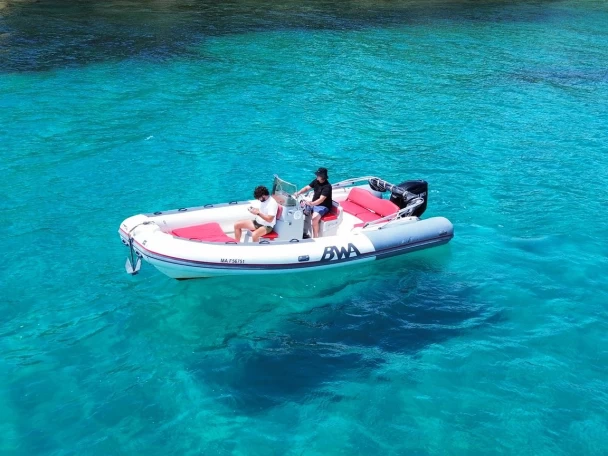 Pronajmout Polotuhá loď se skipperem či ne Bwa v Gapeau