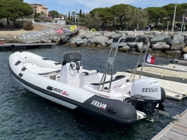 Pronajmout si Selva Selva 600 v Gapeau