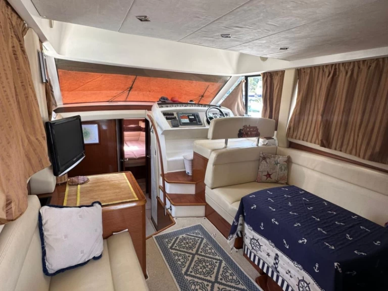 Pronájem Motorová loď Prestige s licencí