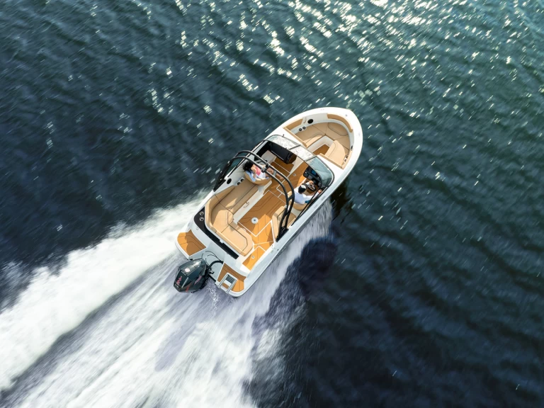 Pronájem Motorová loď Bayliner s licencí