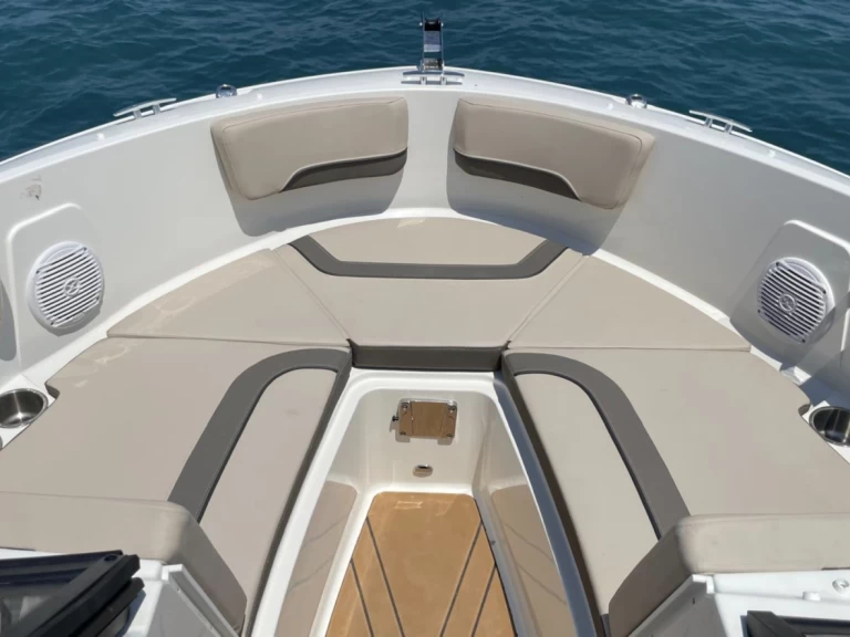 Bayliner VR6 OB jednotlivci a charterové společnosti v Poreč