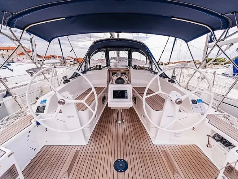 Pronájem Plachetnice v Betina -Bavaria Cruiser 37