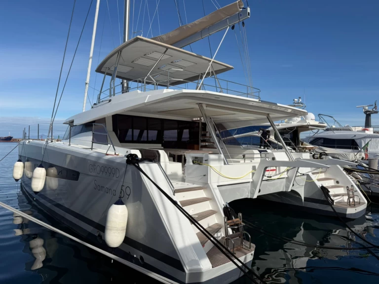 Pronajmout si Fountaine Pajot Fountain Pajot v Vibo Marina