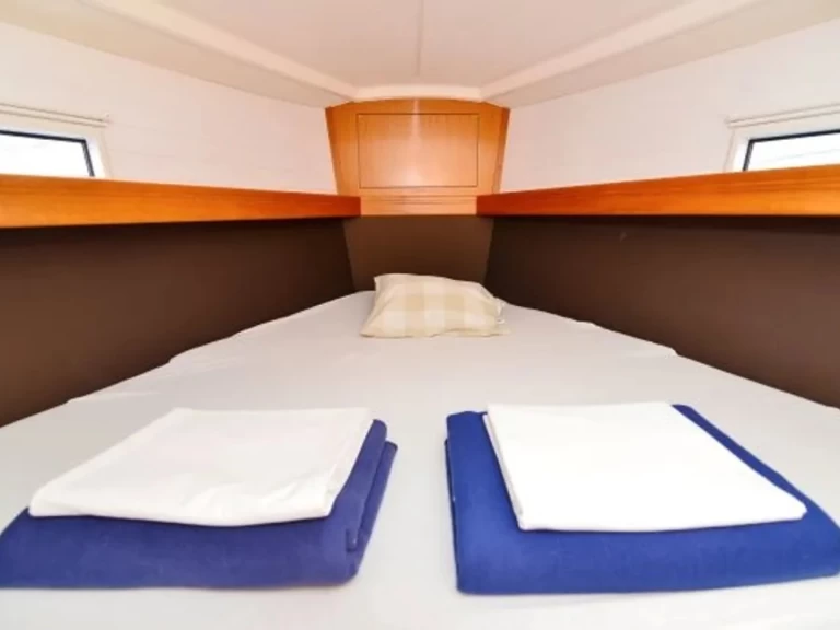 Pronajmout si Bavaria Bavaria Cruiser 37 B v Betina