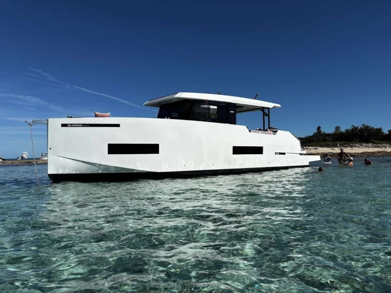 Pronájem jachty v Palm Beach -De Antonio La Ondina na Samboatu