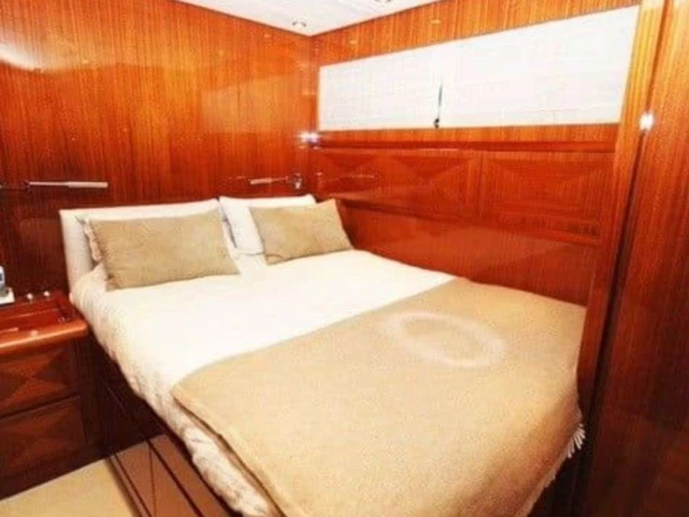 Pronájem lodi Cannes lákavé ceny Lady Splash 