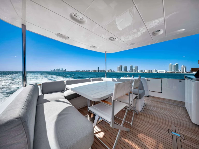 Pronájem Jachta v Fort Lauderdale -Azimut Knot Caught Slippin