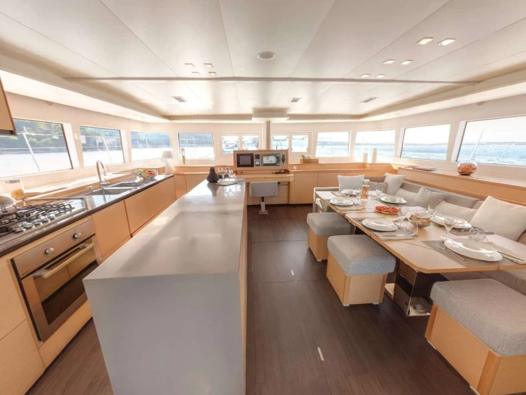 Pronajmout Jachta se skipperem či ne Lagoon v Alimos