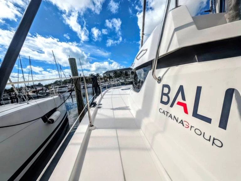 Katamarán k pronájmu v Nassau za nejlepší cenu