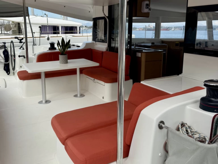 Excess Excess 14 jednotlivci a charterové společnosti v Preveza