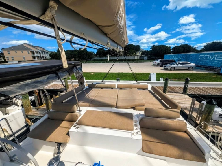 Pronajmout si Bali Bali Catspace Voile v Nassau