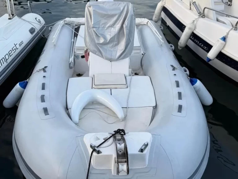 Pronájem lodi Bwa Bwa 550 v Aci Trezza na Samboatu