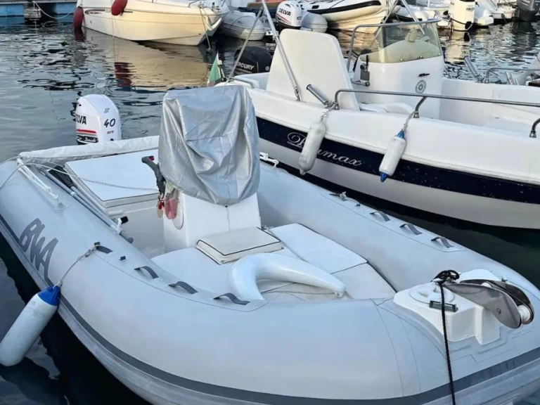 Pronajmout Polotuhá loď se skipperem či ne Bwa v Aci Trezza