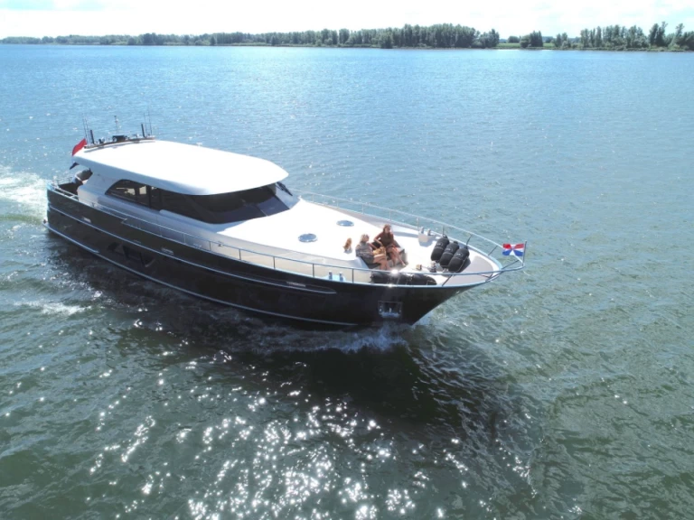 Continental 2200 jednotlivci a charterové společnosti v Limassol