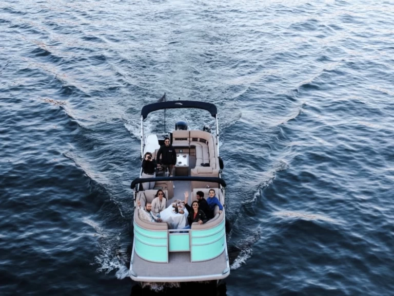 Pronajmout Motorová loď se skipperem či ne Croisière privée v Paris