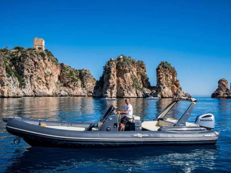 Pronájem Polotuhá loď Altamarea s licencí