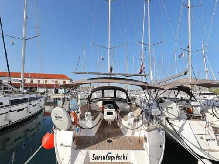 Pronájem lodi Bavaria Cruiser 37 v Pula na Samboatu