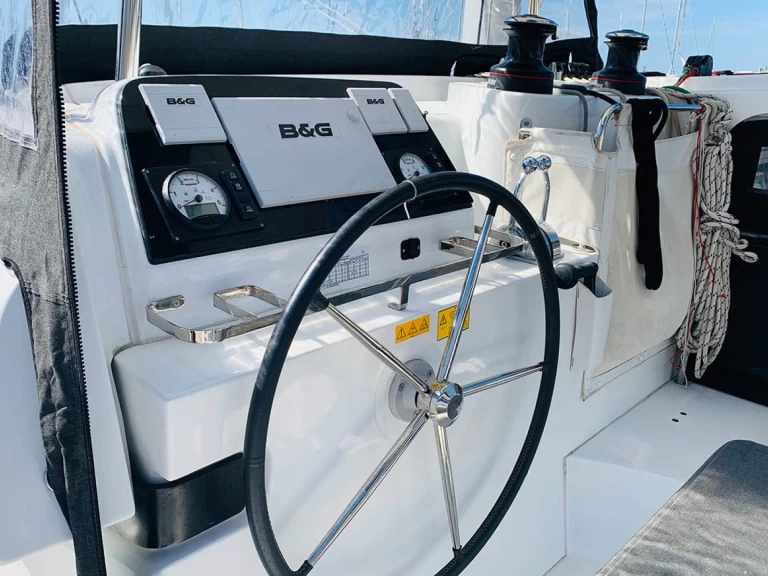 Pronájem Katamarán Lagoon s licencí