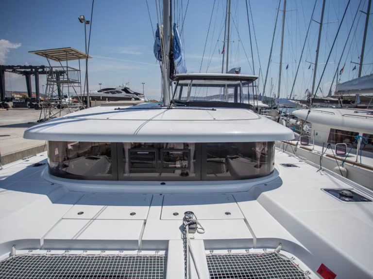 Pronájem lodi Alimos lákavé ceny Lagoon 42