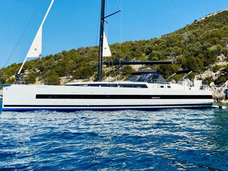 Pronajmout si Bénéteau Oceanis Yacht 62 v Alimos