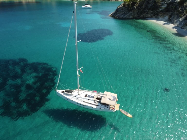 Pronajmout si Jeanneau Sun Odyssey 519 v Nea Peramos