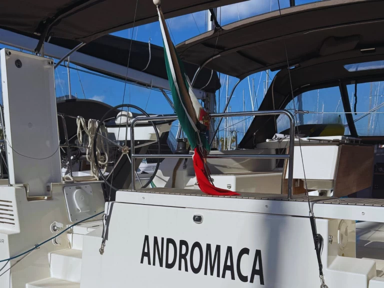 Dufour Dufour 470 jednotlivci a charterové společnosti v Cagliari