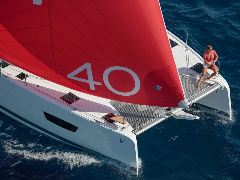 Pronajmout si Fountaine Pajot Isla 40 v Alimos