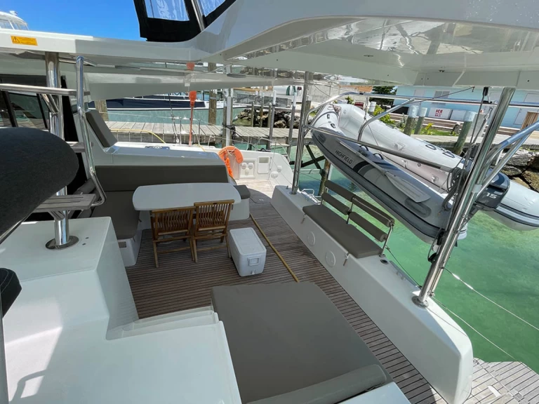 Pronájem lodi Alimos lákavé ceny Lagoon 42