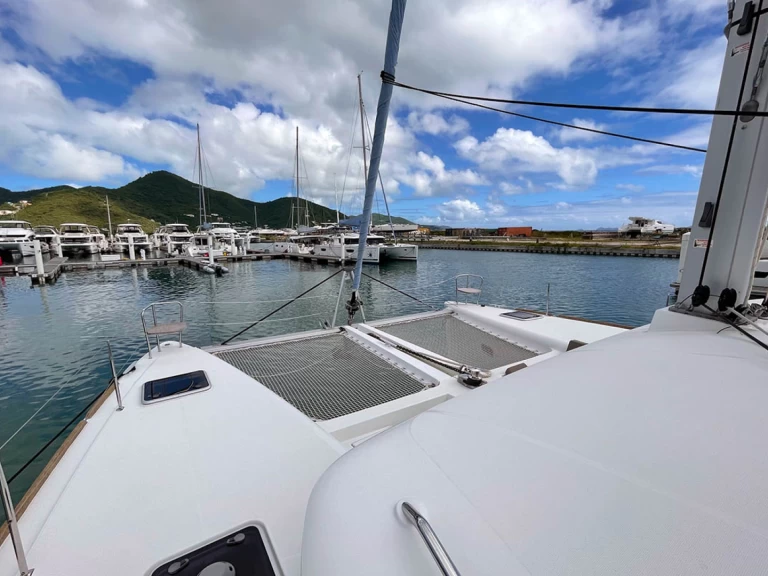 Lagoon Lagoon 450 F jednotlivci a charterové společnosti v Alimos