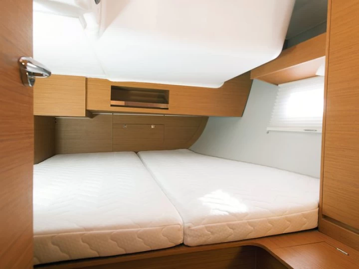 Pronajmout si Dufour Dufour 390 GL v Procida