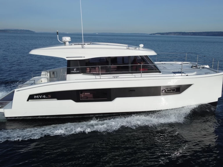 Pronajmout Katamarán se skipperem či ne Fountaine Pajot v Taranto