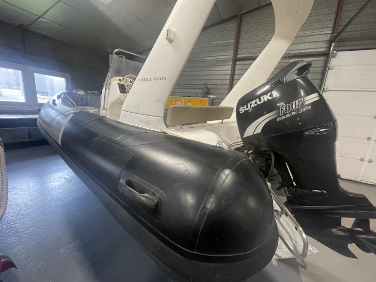 Pronájem Polotuhá loď Brig s licencí