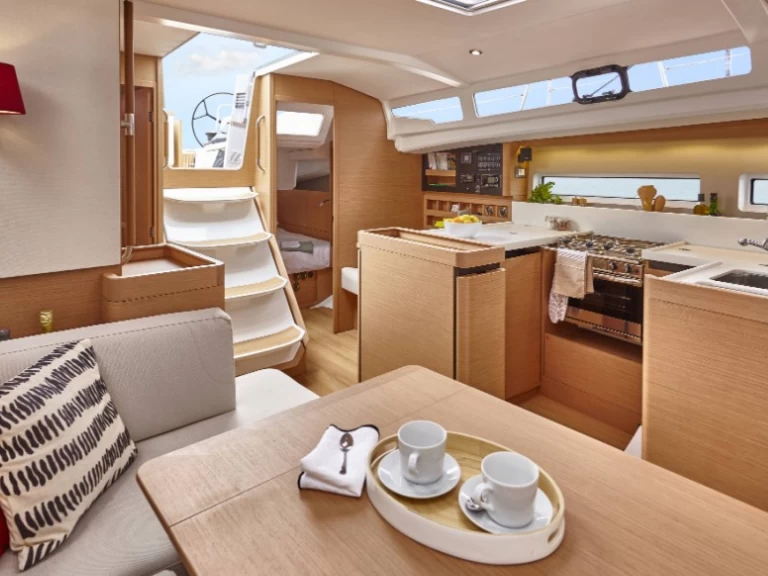 Pronájem lodi Ibiza Town lákavé ceny Sun Odyssey 44