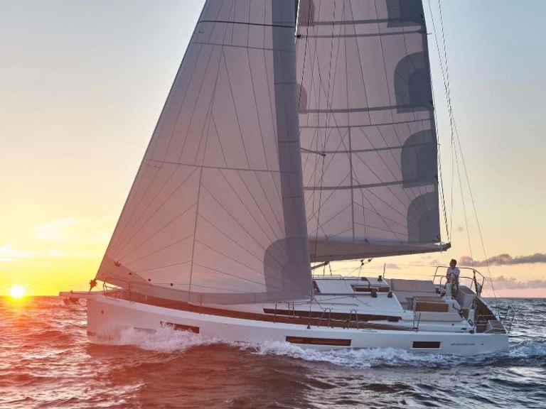 Pronajmout Plachetnice se skipperem či ne Jeanneau v Ibiza Town